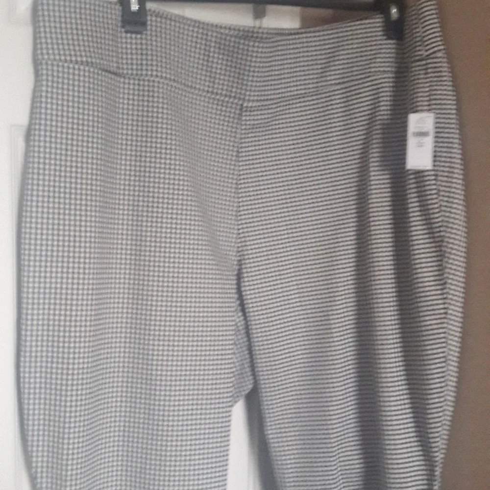 Old Navy Women's pull on pants Long Length NWT - Picture 2 of 12